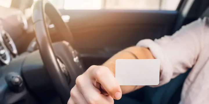 ¿Dónde está mi carnet de conducir? Consulta el estado de tu trámite