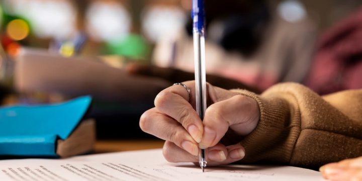Certificado médico para oposiciones: qué es, requisitos y cuánto cuesta